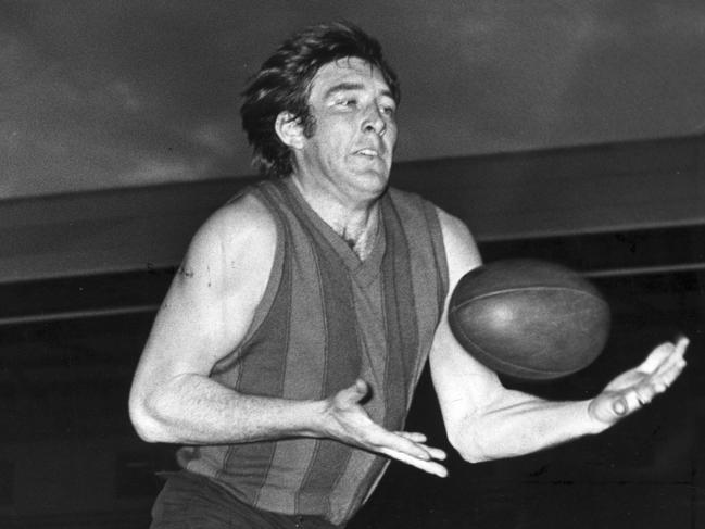 1972. Port Melbourne's Fred Cook. VFA. Neg: EH15264.