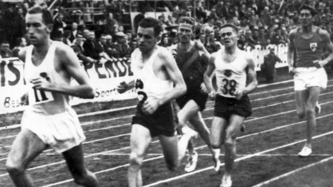 Elliott leads the pack a merry dance during his world record run in Dublin.