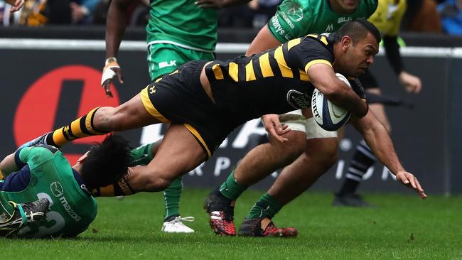 Kurtley Beale dives over for the first try on his debut for Wasps.