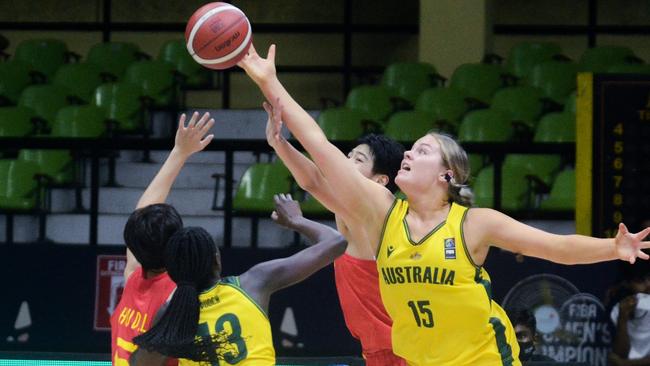 Juffermans playing in the U18 World Cup for Australia against China.