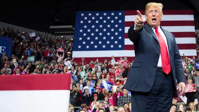 TOPSHOT - US President Donald Trump delivers remarks at a Make America Great Again rally in Fort Wayne, Indiana on November 5, 2018. (Photo by Jim WATSON / AFP)