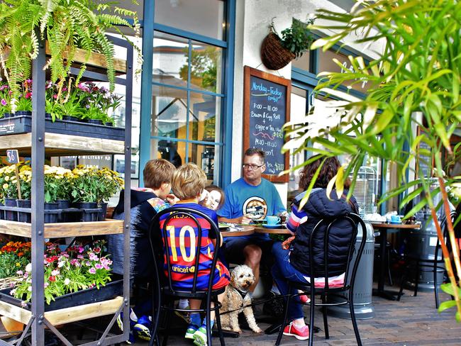 Outdoor dining in Mosman at Caffe Prego. Picture: Jenny Evans