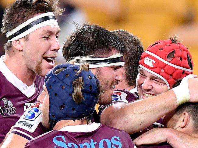 BRISBANE, AUSTRALIA - FEBRUARY 22: James O'Connor of the Reds celebrates with team mates after scoring a try during the round four Super Rugby match between the Reds and the Sunwolves at Suncorp Stadium on February 22, 2020 in Brisbane, Australia. (Photo by Bradley Kanaris/Getty Images)