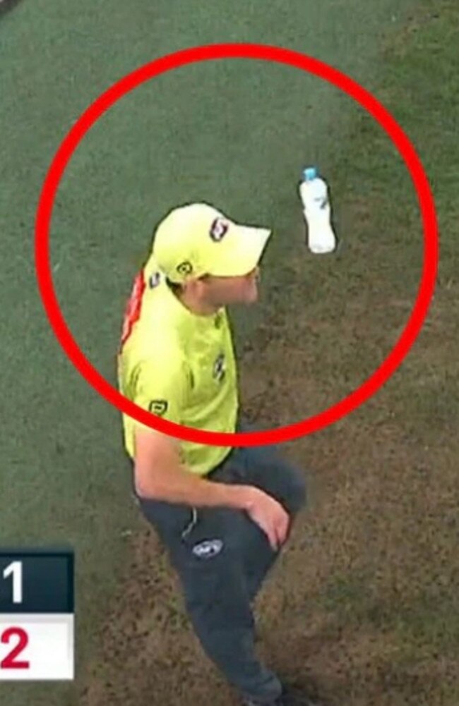 Goal umpire Steven Piperno was struck in the head by a water bottle. Picture: Fox Sports