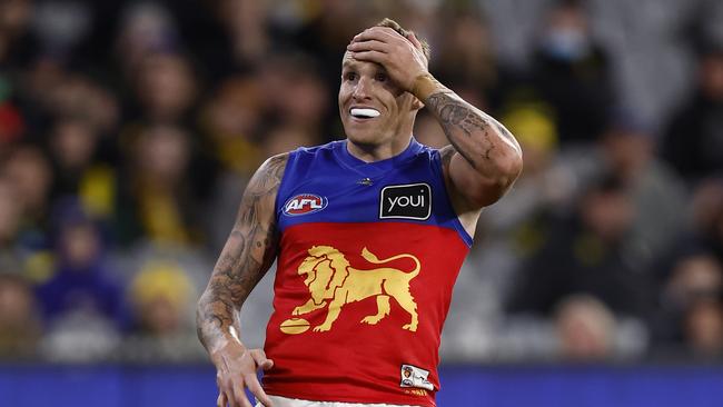 Mitch Robinson misses a set shot from close range in the final quarter. Picture: Darrian Traynor/Getty Images