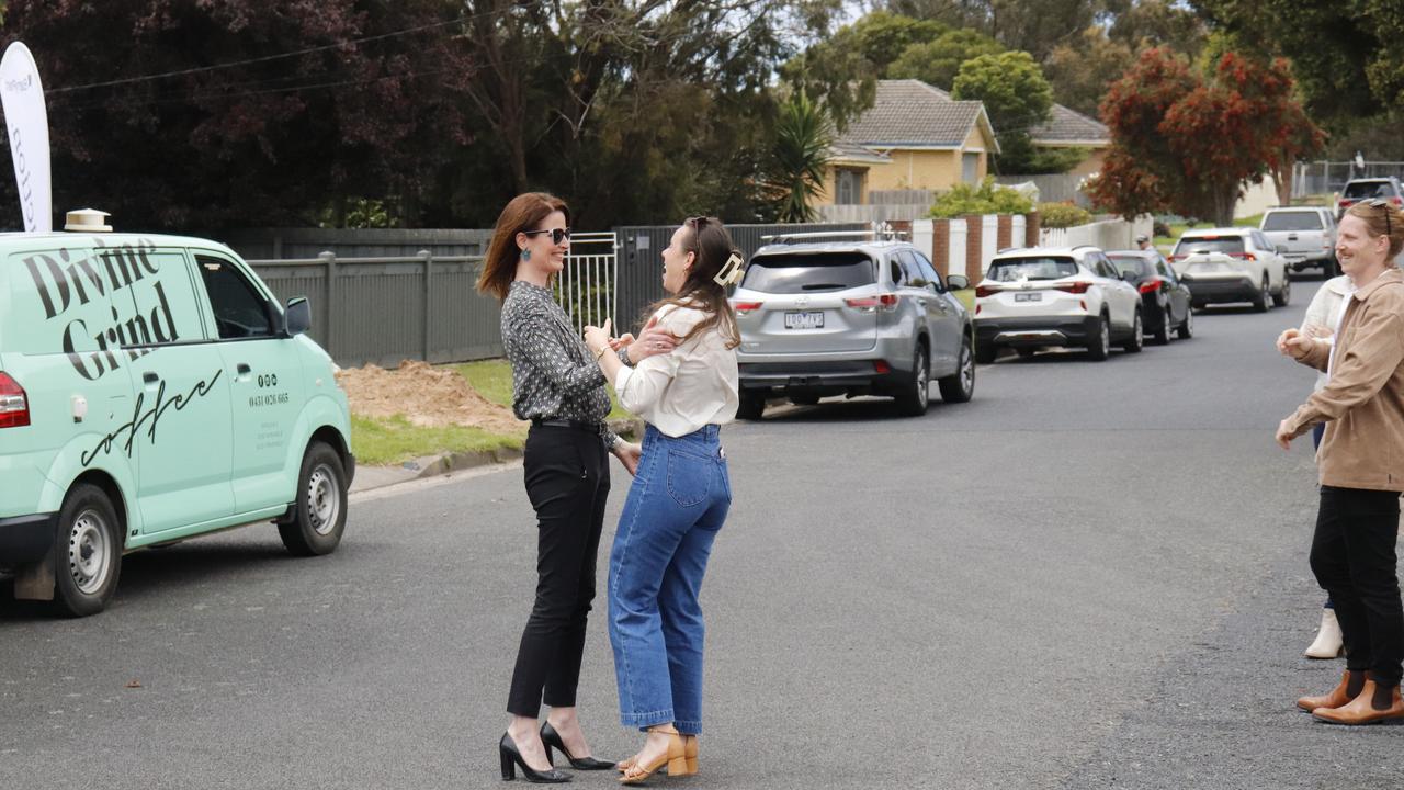 Buyers advocate Cate Bakos congratulates buyers Zalie Allen and Callan Baldwin after the auction.