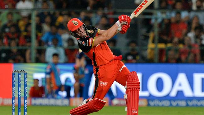 TOPSHOT - Royal Challengers Bangalore batsman AB De Villiers plays a shot during the 2019 Indian Premier League (IPL) Twenty20 cricket match between Royal Challengers Bangalore and Mumbai Indians at the M. Chinnaswamy Stadium in Bangalore on March 28, 2019. - Royal Challengers are chasing a target of 188 runs set by Mumbai Indians for the loss of 8 wickets. (Photo by Manjunath KIRAN / AFP) / IMAGE RESTRICTED TO EDITORIAL USE - STRICTLY NO COMMERCIAL USE