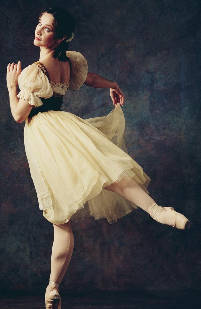 Mary Li performs Giselle with Houston Ballet in 1986.