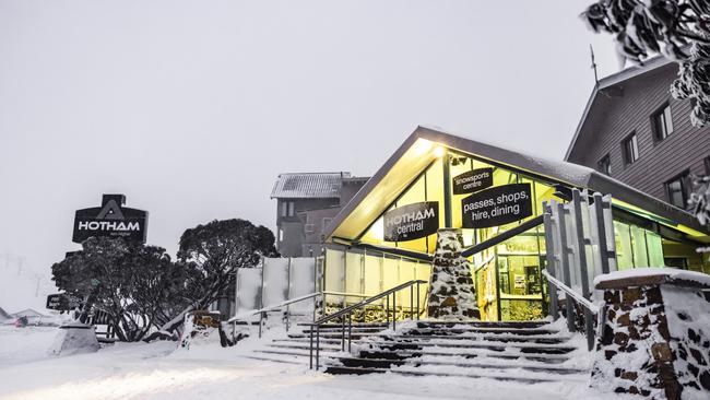 Snow has fallen at the alps as blizzard conditions battered Victoria’s snowfields. Picture: Dylan Robinson