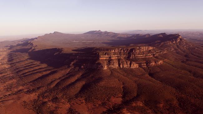 In wihch mountain range is Wilpena Pound?