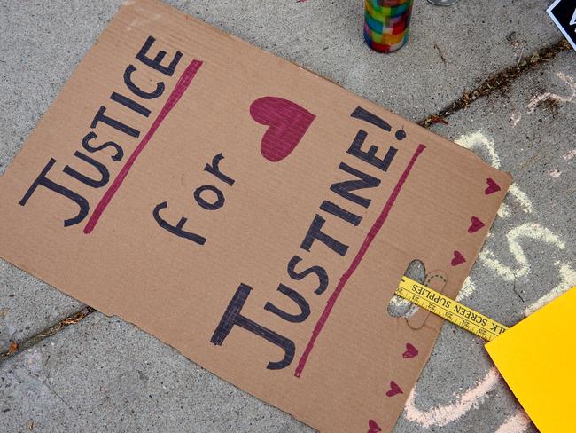 Chalk messages and signs left where Justine Damond was killed by Minneapolis Police. Picture: Supplied