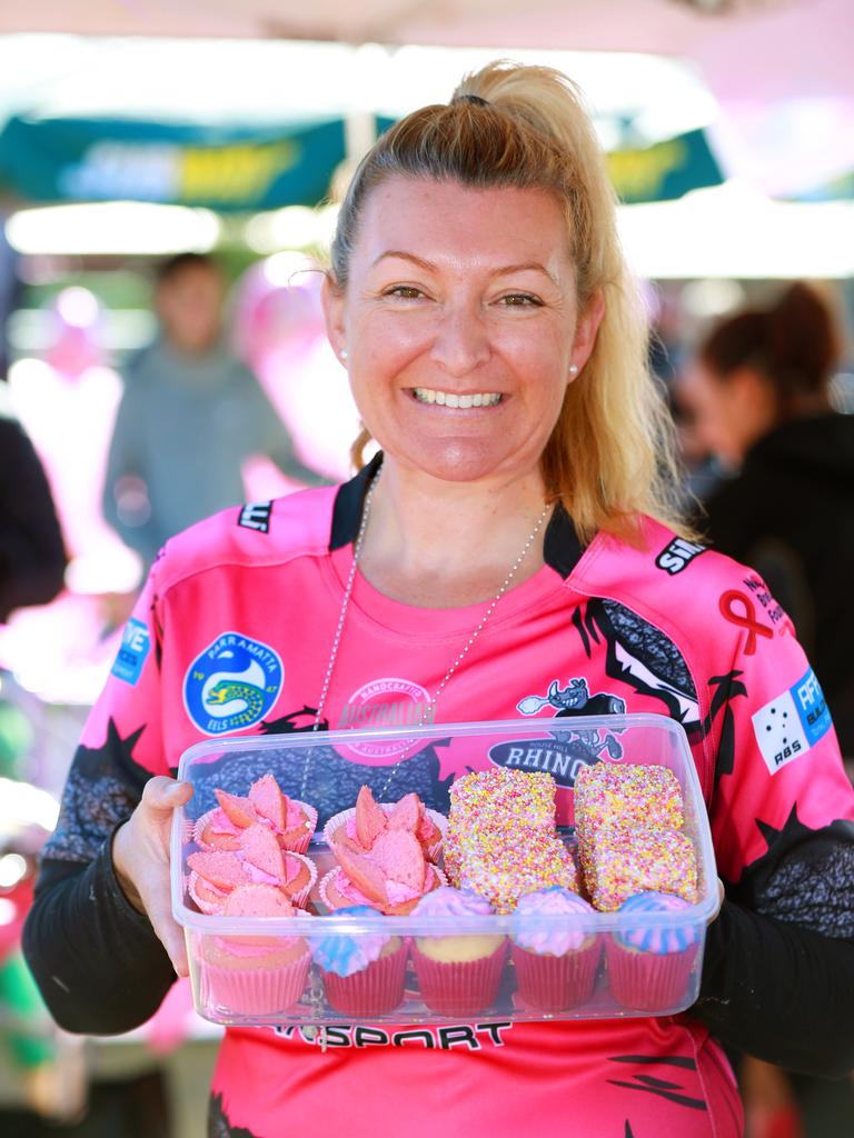 Debbie Sills holds cup cakes at the Rouse Hill Rhinos Pink Day in Kellyville. (AAP IMAGE / Angelo Velardo)