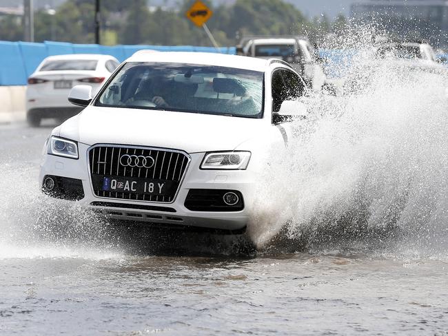 Traffic pictured driving thru flooded Kingsford Smith Drive, Brisbane 17th of March 2019.  (AAP Image/Josh Woning)