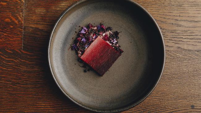 Lesa: Beetroot with olive and elderberries