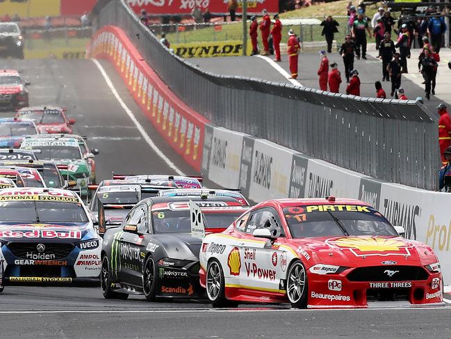 DAILY TELEGRAPH - Pictured is Scott McLaughlin leading the pack into turn one at the start of the Supercheap Auto Bathurst 1000 at Mount Panorama Raceway today. Picture: Tim Hunter.