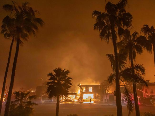 The Palisades Fire is burning homes on the Pacific Coast Highway amid a powerful windstorm. Picture: Apu Gomes/Getty Images via AFP