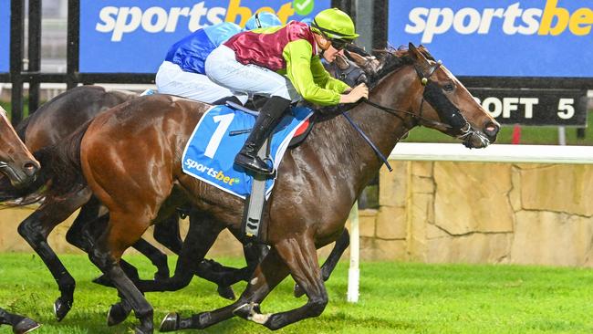 Bons To Riches and jockey Matthew Cartwright will attempt to post a second consecutive win at Friday night’s Cranbourne meeting. Picture: Racing Photos via Getty Images.