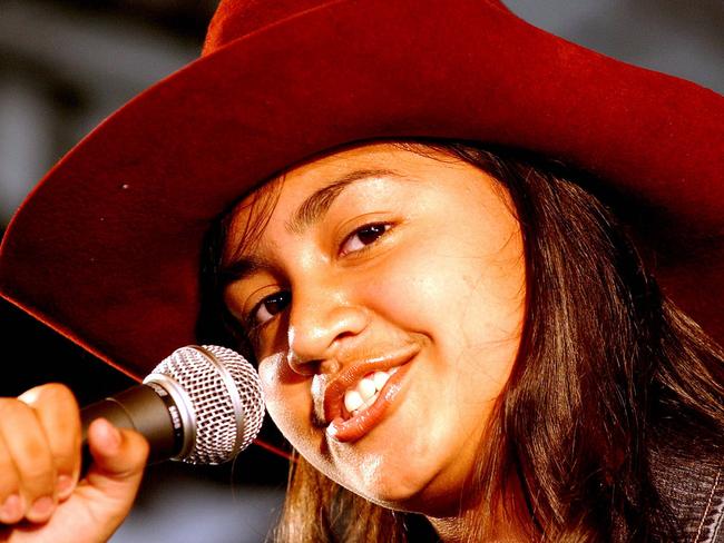 Jessica Mauboy, aged 14, performs in Tamworth in 2004