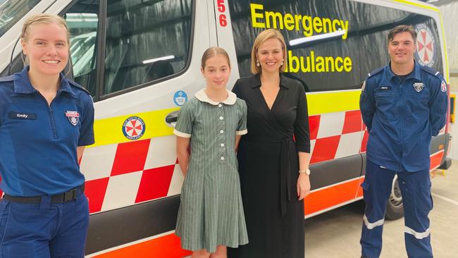 Hannah and her mother with two of the paramedics who took her to hospital, Emily Nawiesniak (far left) and Harry Ryan (far right).