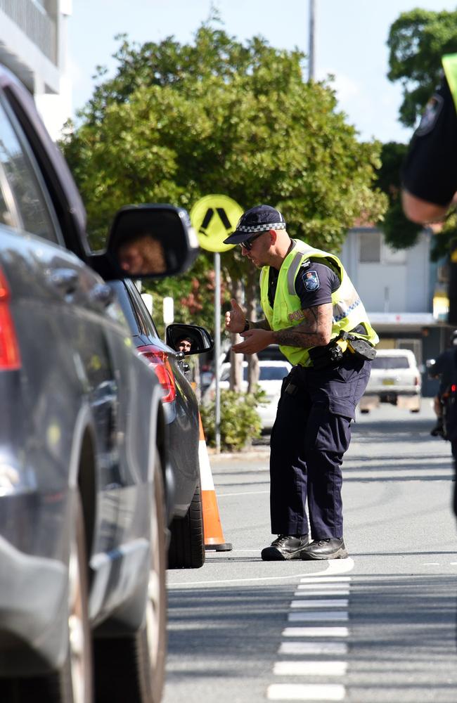 Police check cars at the Queensland-NSW border. Picture: NCA NewsWire / Steve Holland