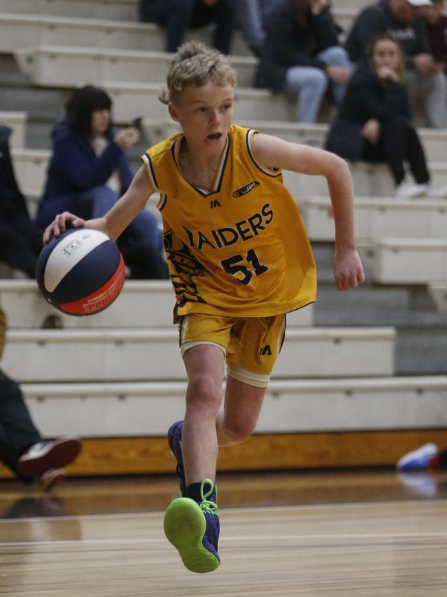 Liam Hillyer looks to dribble into the paint. Picture: Valeriu Campan