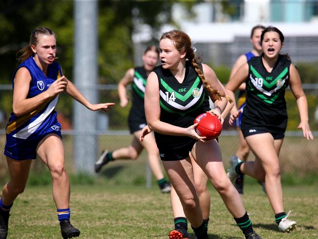 Cavendish Road pictured playing against Lindisfarne College in the 2022 StreetSmarts AFLQ Schools Cup. Picture: David Clark