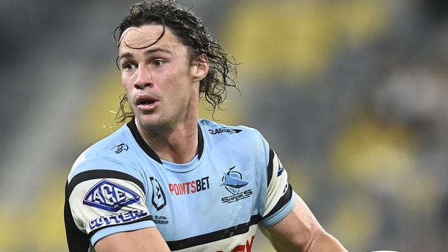 TOWNSVILLE, AUSTRALIA - AUGUST 17: Nicho Hynes of the Sharks runs the ball during the round 25 NRL match between North Queensland Cowboys and Cronulla Sharks at Qld Country Bank Stadium on August 17, 2023 in Townsville, Australia. (Photo by Ian Hitchcock/Getty Images)