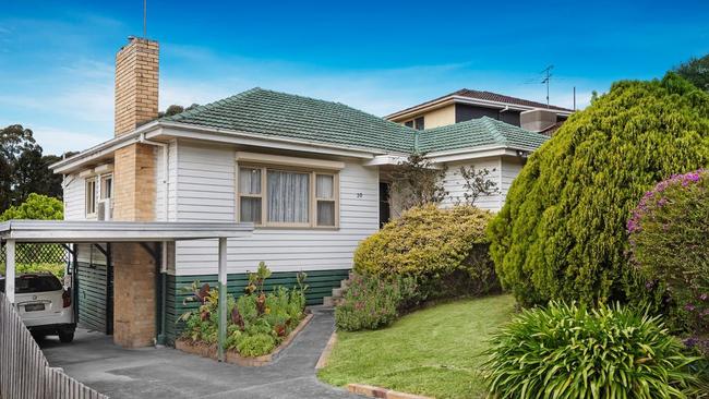 Diamond Creek offers houses like 20 Victoria St, which is for sale for $700,000-$770,000.