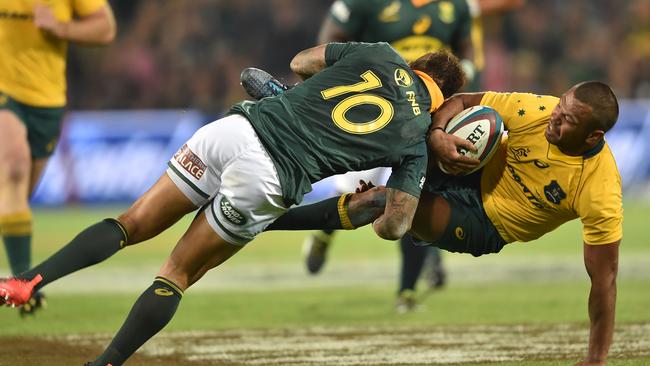 Kurtley Beale of the Wallabies is tackled by Elton Jantjies of the Springboks in 2017.