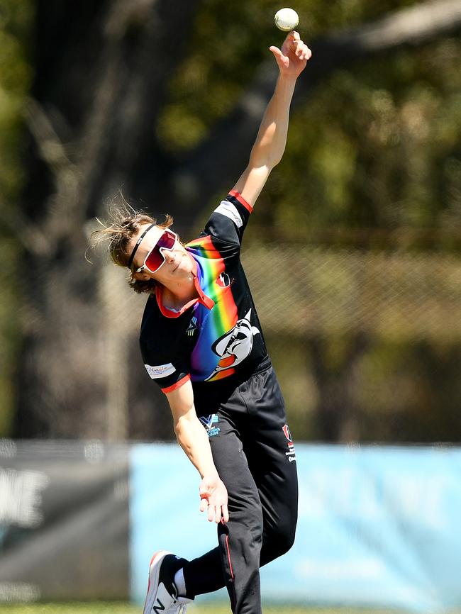 Jamie Matheson of Bonbeach bowls. (Photo by Josh Chadwick)