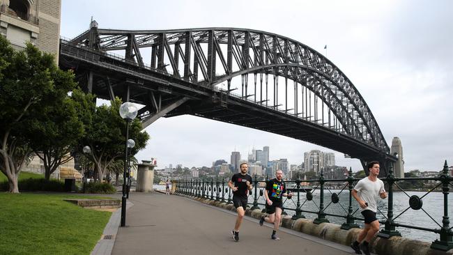 SYDNEY, AUSTRALIA : NewsWire Photos - NOVEMBER 06 2024; People are seen jogging along the harbour foreshore path early this morning with a view of the Sydney Harbour Bridge in the background. Picture: NewsWire / Gaye Gerard