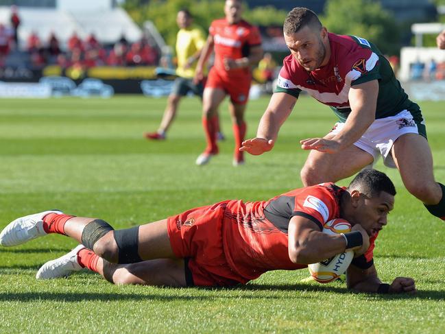 CHRISTCHURCH, NEW ZEALAND - NOVEMBER 18:  David Fusitu'a of Tonga dives over to score a try during the 2017 Rugby League World Cup Quarter Final match between Tonga and Lebanon at AMI Stadium on November 18, 2017 in Christchurch, New Zealand.  (Photo by Kai Schwoerer/Getty Images)