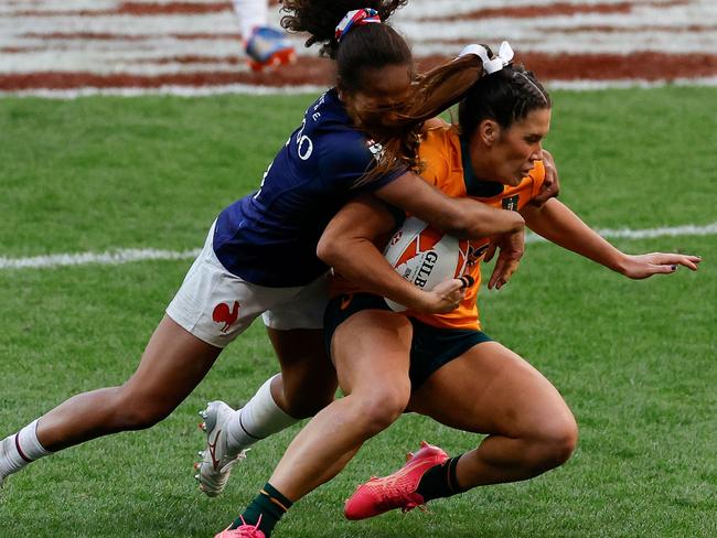 France's #06 Yolaine Yengo (L) tackles Australia's #07 Charlotte Caslick during the HSBC World Rugby Sevens women's final match between Australia and France at the Metropolitano stadium in Madrid on June 2, 2024. (Photo by OSCAR DEL POZO / AFP)