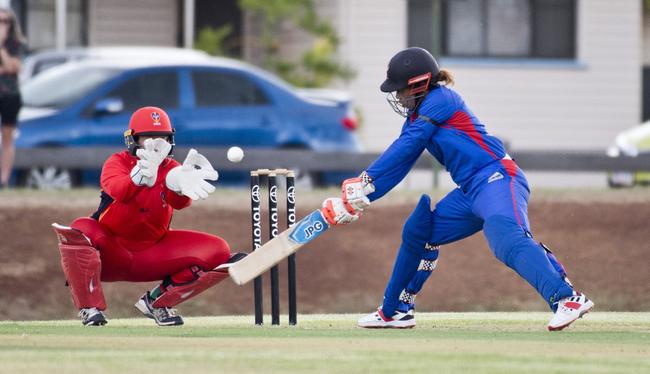 Kaia Arua, EAP stumped by Kylie Rattray, SA.