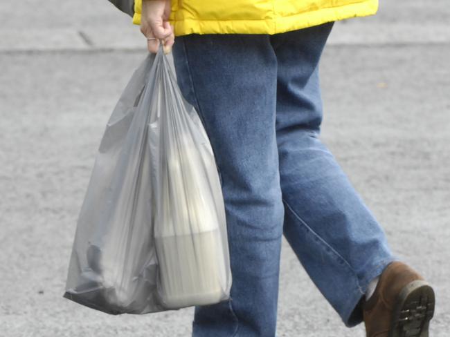 n03le222 c1   Generic pic for plastic bag levy.