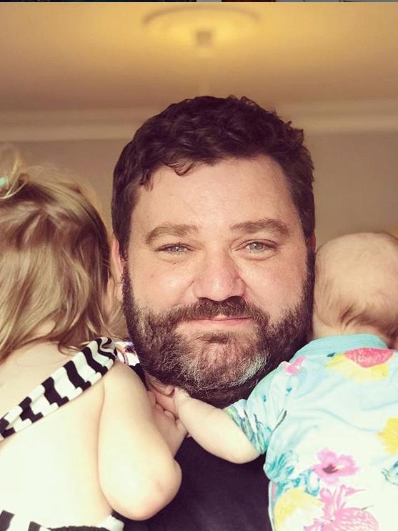 Murray with his daughters Asher and Zadie. (Picture: Instagram/@pmoffair)