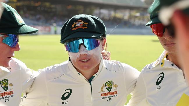 PERTH, AUSTRALIA - FEBRUARY 16: Alyssa Healy of Australia addresses the team before taking to the field during day two of the Women's Test match between Australia and South Africa at the WACA on February 16, 2024 in Perth, Australia. (Photo by Paul Kane/Getty Images)