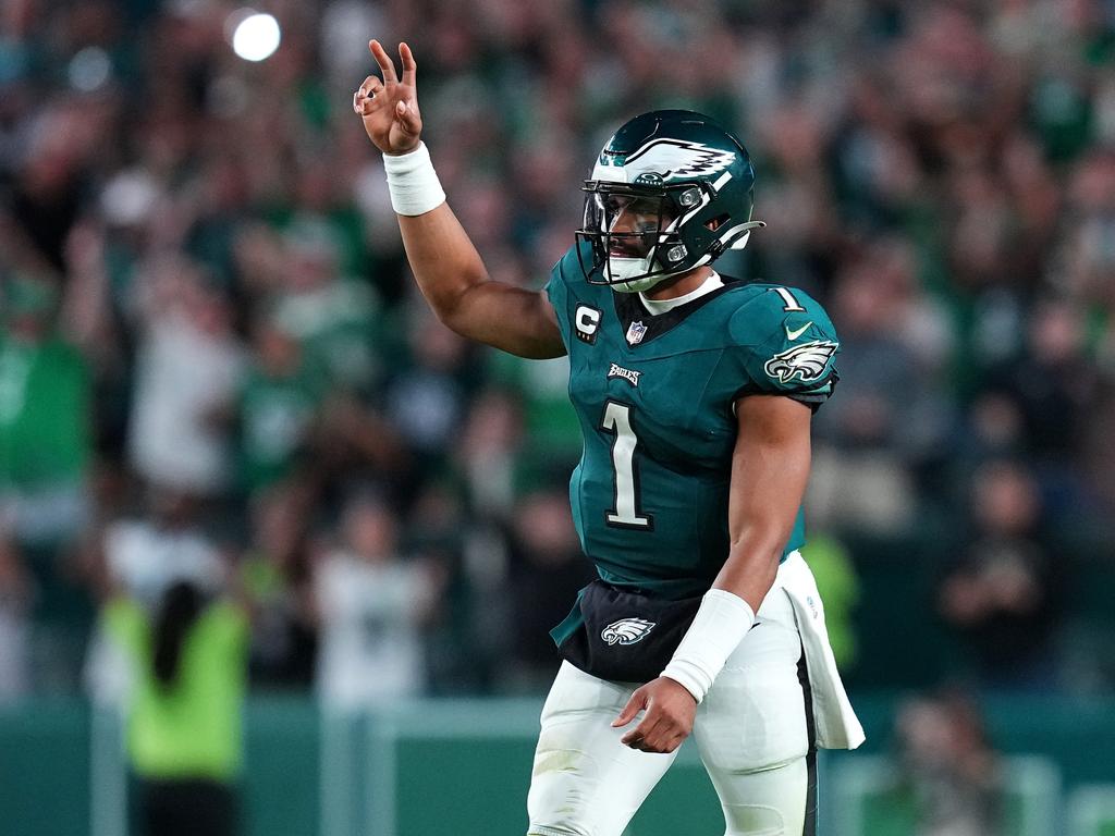 Philadelphia Eagles tackle Jordan Mailata (68) walks off the field  following the NFL football game against the New York Giants, Sunday, Jan. 8,  2023, in Philadelphia. (AP Photo/Chris Szagola Stock Photo - Alamy