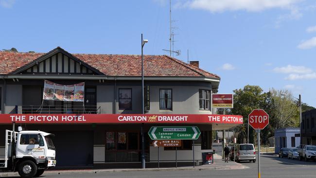 Picton Hotel.