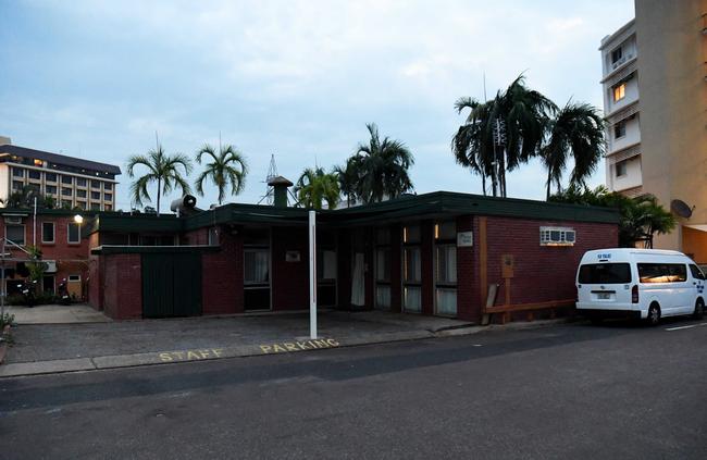 Broken glass at the front of the Palms Motel in McMinn St. This is where the shooting began. Picture: Keri Megelus