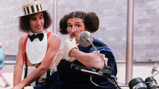 L-R: Rory O'Donoghue as Thin Arthur and Grahame (sp ok) Bond as Aunty Jack in Aunty Jack.