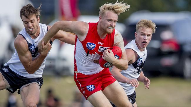 James Rose tries to shrug off Seb Tape. Picture: Jerad Williams