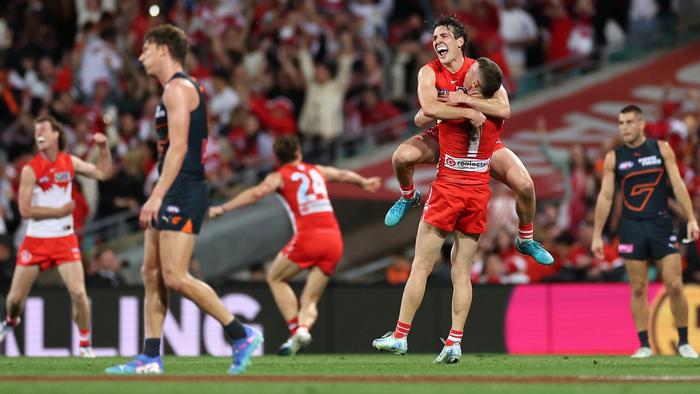 SYDNEY, AUSTRALIA - SEPTEMBER 07: Errol Gulden of the Swans and Chad Warner of the Swans celebrate winning the AFL First Qualifying Final match between Sydney Swans and Greater Western Sydney Giants at Sydney Cricket Ground, on September 07, 2024, in Sydney, Australia. (Photo by Cameron Spencer/Getty Images)