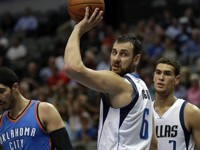 DALLAS, TX - OCTOBER 11: Andrew Bogut #6 of the Dallas Mavericks during a preseason game at American Airlines Center on October 11, 2016 in Dallas, Texas. (Photo by Ronald Martinez/Getty Images)