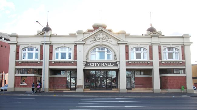 Features around Hobart, Hobart City Hall