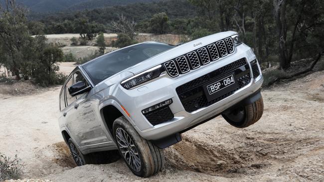 Photo of the 2022 Jeep Grand Cherokee L Summit Reserve