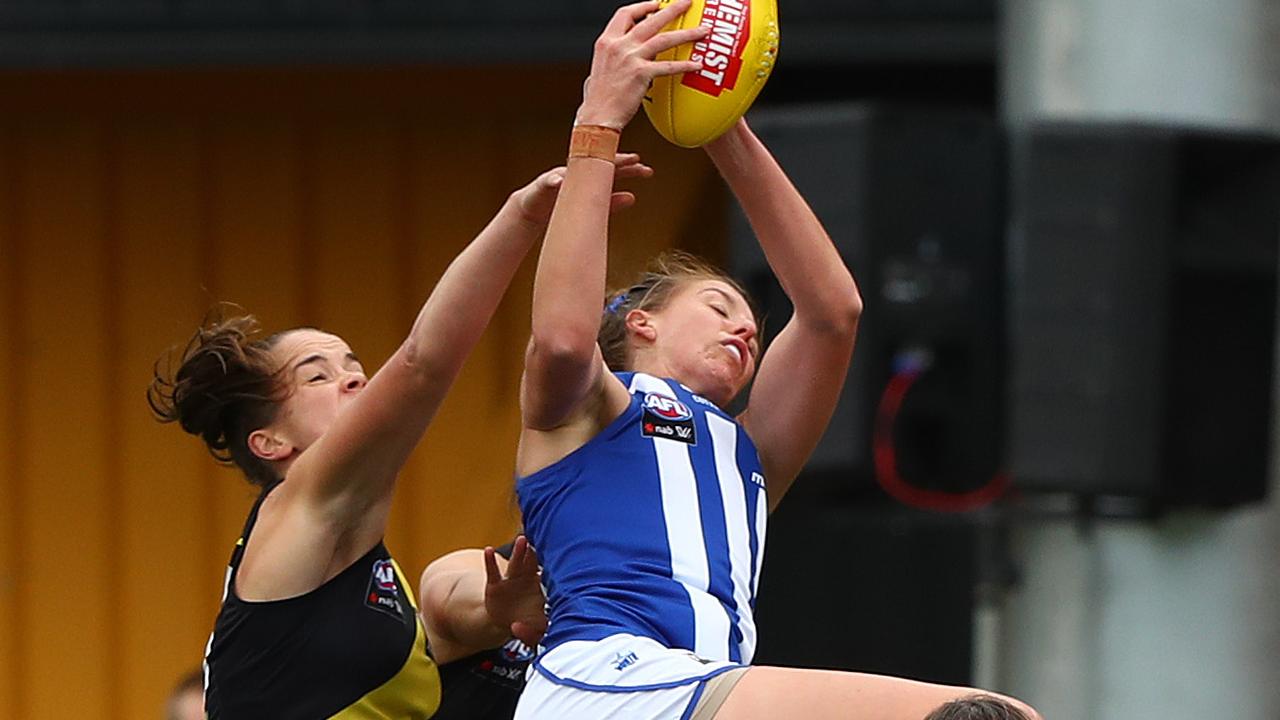 Emma King flies for a mark against the Tigers. Picture: Getty Images