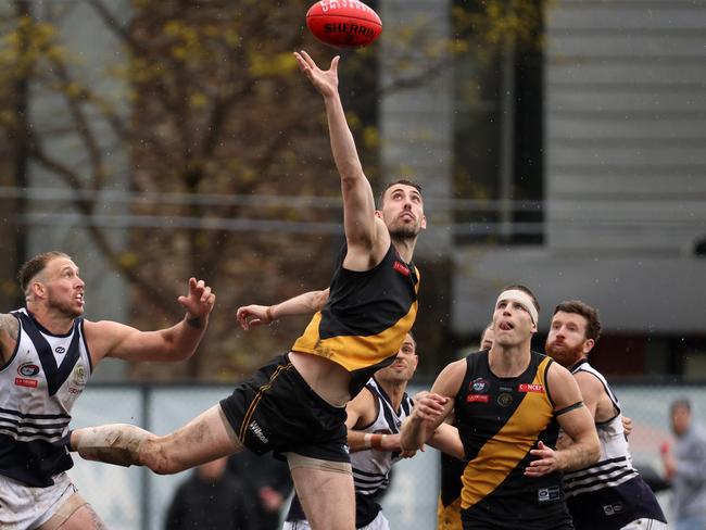 Sam Gilmore wins the tap for Heidelberg. Picture: Hamish Blair