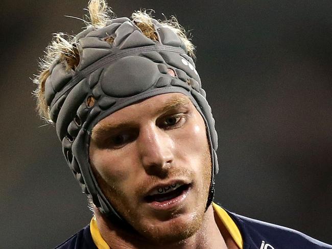 CANBERRA, AUSTRALIA - APRIL 02: David Pocock of the Brumbies looks dejected after dropping a pass during the round six Super Rugby match between the Brumbies and the Chiefs at GIO Stadium on April 2, 2016 in Canberra, Australia. (Photo by Mark Metcalfe/Getty Images)