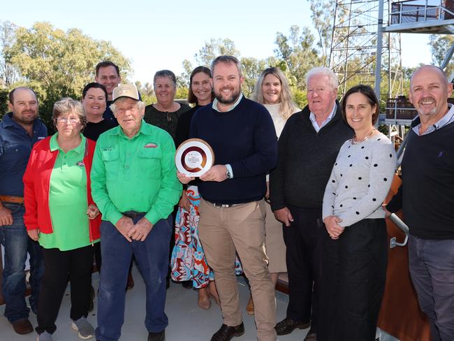 Roma was recognised as the Top Tourism Town in Queensland in 2024. Maranoa Regional Councillors celebrate Roma's success with local tourism operators Rob & Edith  Burton from Up the Creek Garage, Will Fellows from Western Queensland Spirit and Debbie Joppich from Roma Commerce and Tourism.